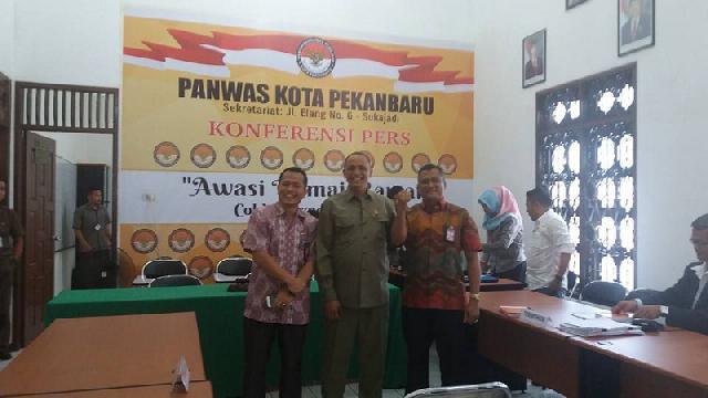 Saksikan Sidang di Panwas Secara Langsung, SUA Maklumi Kekhilafan KPU Pekanbaru