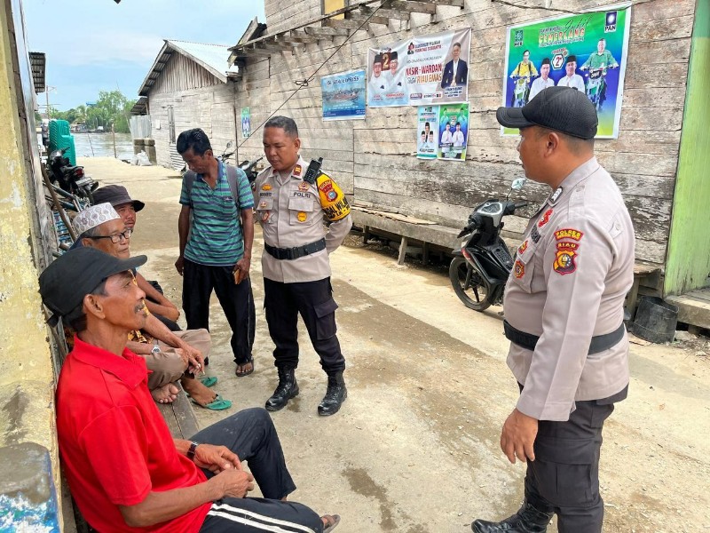 Kapolsek Gaung Temui Masyarakat Kuala Lahang untuk Sampaikan Pesan Damai Jelang Pemilu