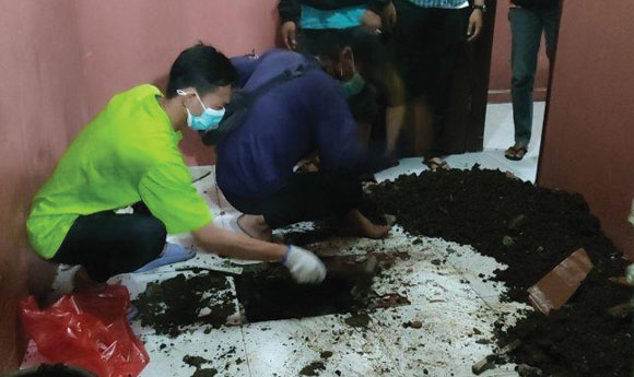 Kasus Penemuan Mayat Dalam Kontrakan Bermotif Cinta Sejenis, Begini Pengakuan Mengejutkan Tetangga