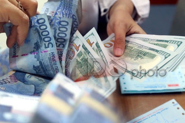 Rupiah Akhir Pekan Kembali Terkapar Tembus Level Rp14.409/USD