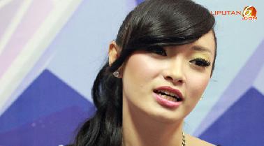 Dinikahi Siri Tukul Arwana, Zaskia Gotik Hanya Tertawa