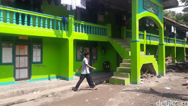 Pria Bawa Senjata Ditangkap Santri Cileunyi, Polisi: Gangguan Jiwa