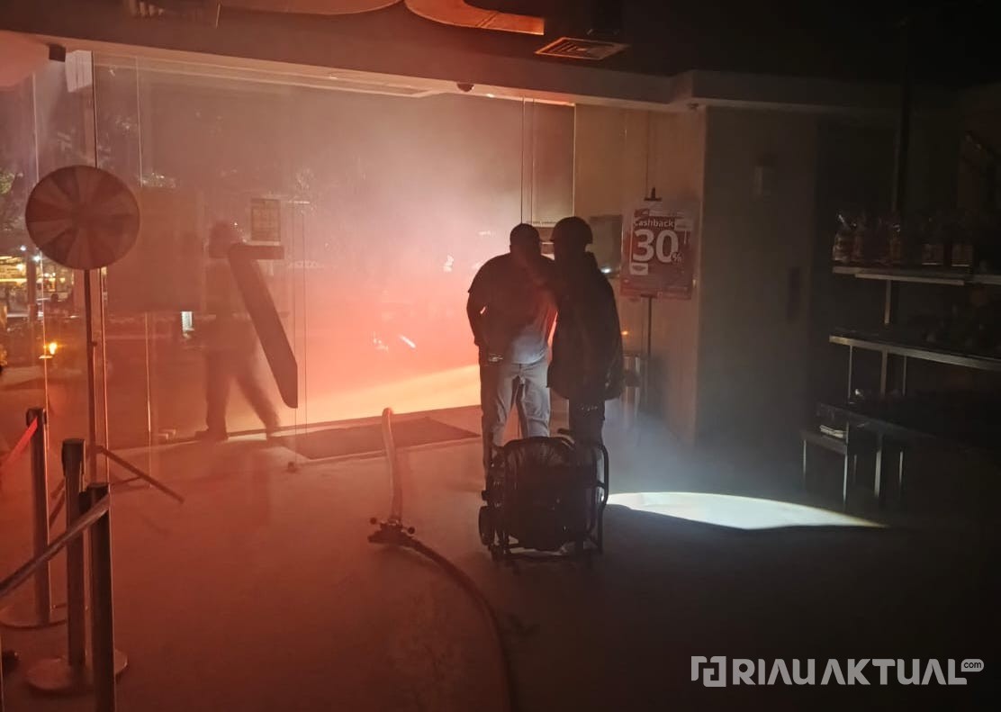 Dapur Vanholano Van Square Pekanbaru Terbakar, Api Diduga dari Oven Kue