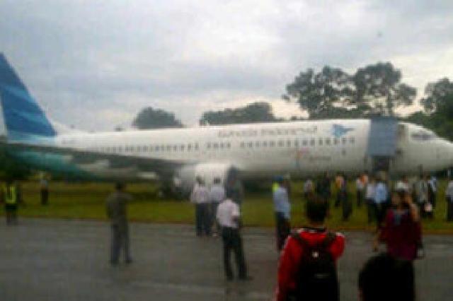 Pesawat yang Ditumpangi Menteri NLH Tergelincir di Pekanbaru