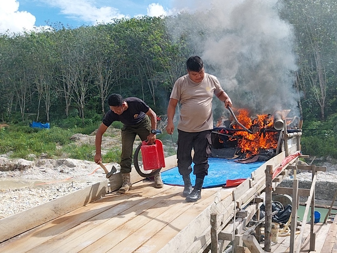 48 Rakit PETI di Kuansing Dimusnahkan Tim Gabungan