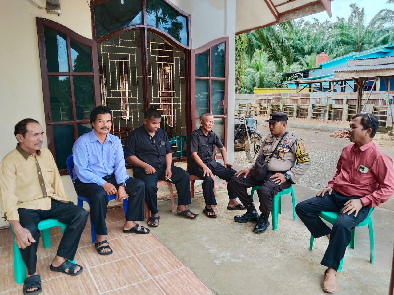 Situasi Kamtibmas Pasca Pilkada, Bhabinkamtibmas Lenggadai Hilir Gelar Cooling System