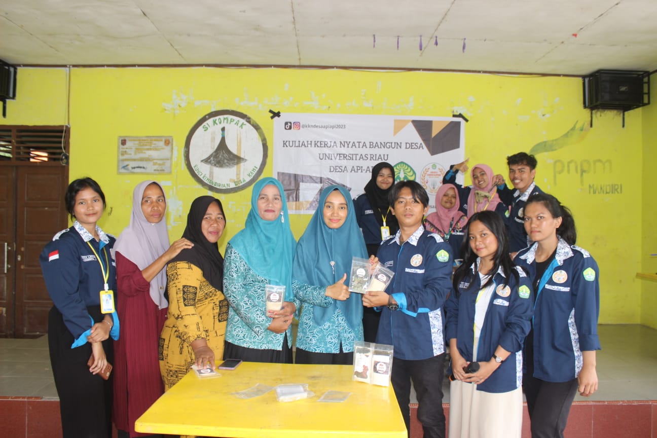 Inovasi Mahasiswa Kukerta UNRI: Mendorong Pertumbuhan UMKM dengan Teh Herbal Jahe Merah dan Daun Kelor di Desa Api-Api