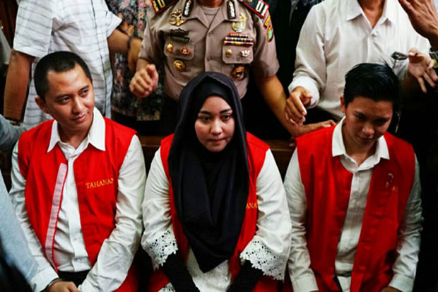Suami Istri Bos First Travel Dituntut 20 Tahun Penjara
