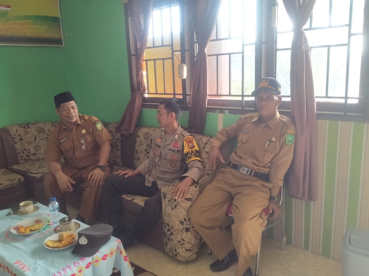 Bhabinkamtibmas Pematang Botam Giatkan Upaya Netralitas ASN dan Kesejukan Jelang Pilkada Rokan Hilir 2024