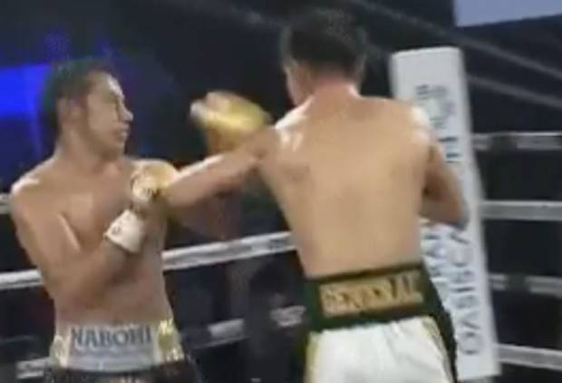 Petinju Moises Fuentes Dilarikan Ke RS Usai Tak Sadarkan Diri di Ring