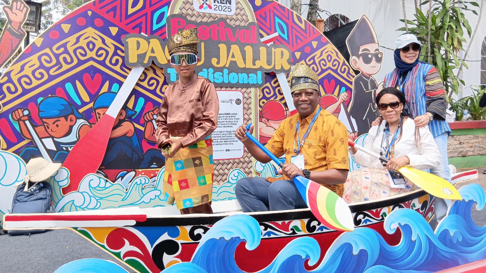 Perdana Menyaksikan Pacu Jalur di Kuansing, Dubes Mozambik Terpukau