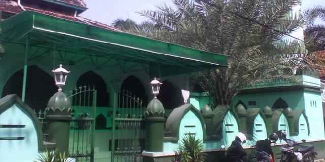 Masjid Al Ma'moer, harapan dan doa para pedagang batik Laweyan