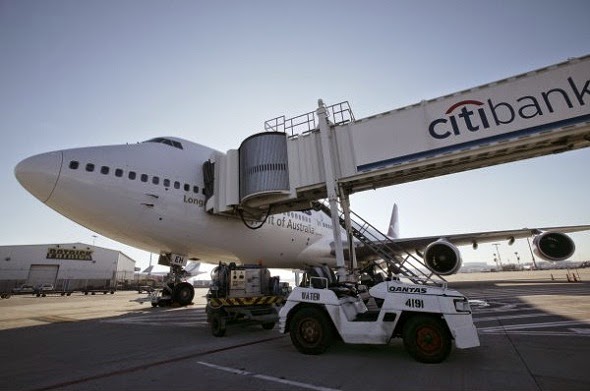 Mau tau Alasannya Penumpang Keluar Masuk Pesawat dari Sisi Kiri, ini Jawabannya