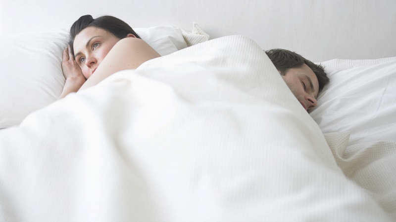 Duh, Pasangan Tak Inisiatif Mengajak Bercinta, Kenapa Ya?