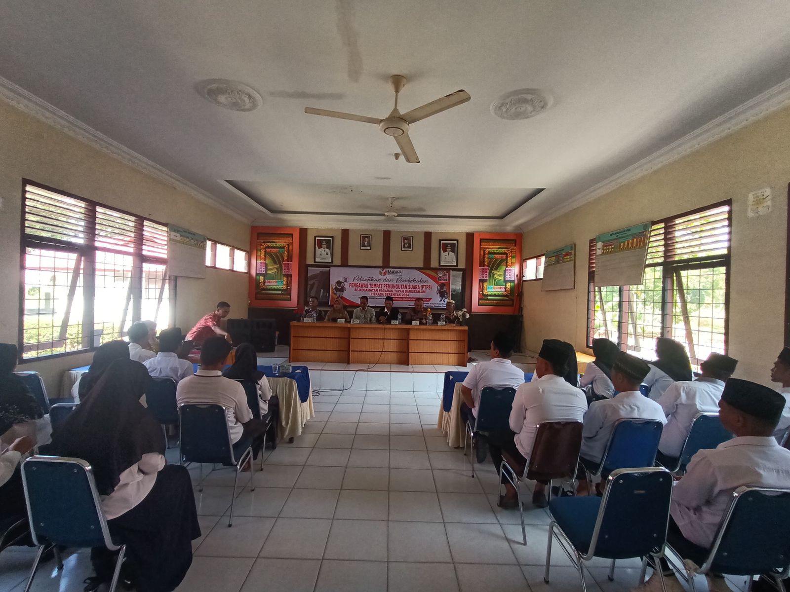 Kapolsek Kunto Darussalam Hadiri Pelantikan dan Pembekalan Pengawas TPS di Kecamatan Pagaran Tapah