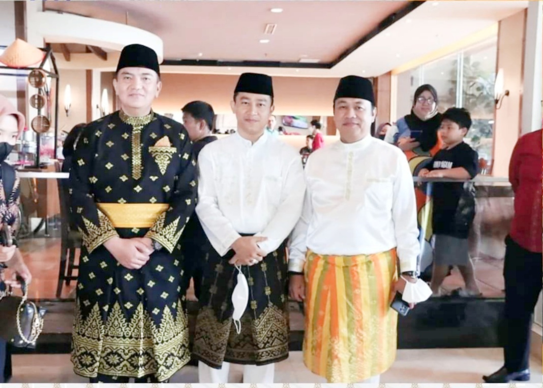 Pimpinan DPRD Riau Hadiri Acara Penabalan Gelar Adat untuk Kapolda Riau