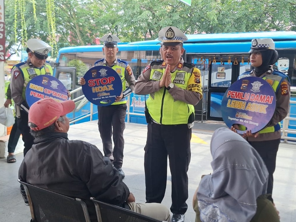 Satlantas Polresta Pekanbaru Sosialisasikan Pemilu Damai 2024 di Tempat Keramaian