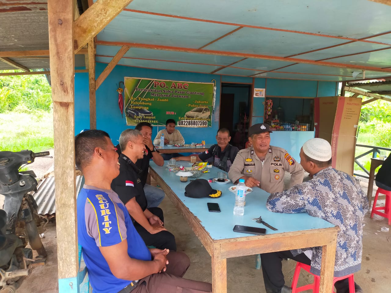 Polsek Teluk Belengkong Duduk Bersama Masyarakat Sampaikan Imbauan Pemilu 2024