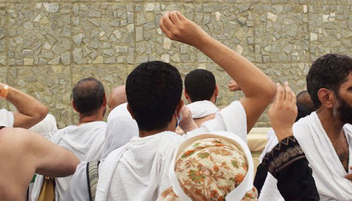 Apakah Iblis Benar-Benar Terluka Saat Muslim Melempar Jumrah