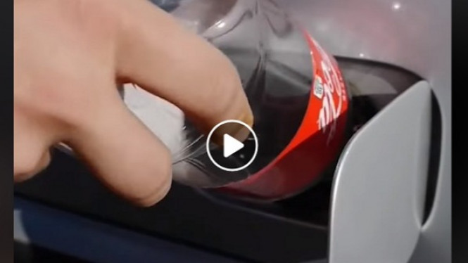 Nekat, Mobil BMW 'Dicekoki' Satu Botol Minuman Soda