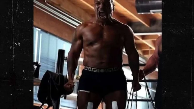 Auman dan Tubuh Monster Mike Tyson Terbaru Bikin Merinding