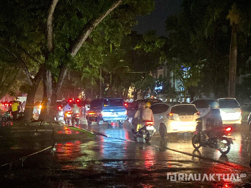 Hujan Deras di Pekanbaru, Sejumlah Wilayah Tergenang dan Lalu Lintas Macet