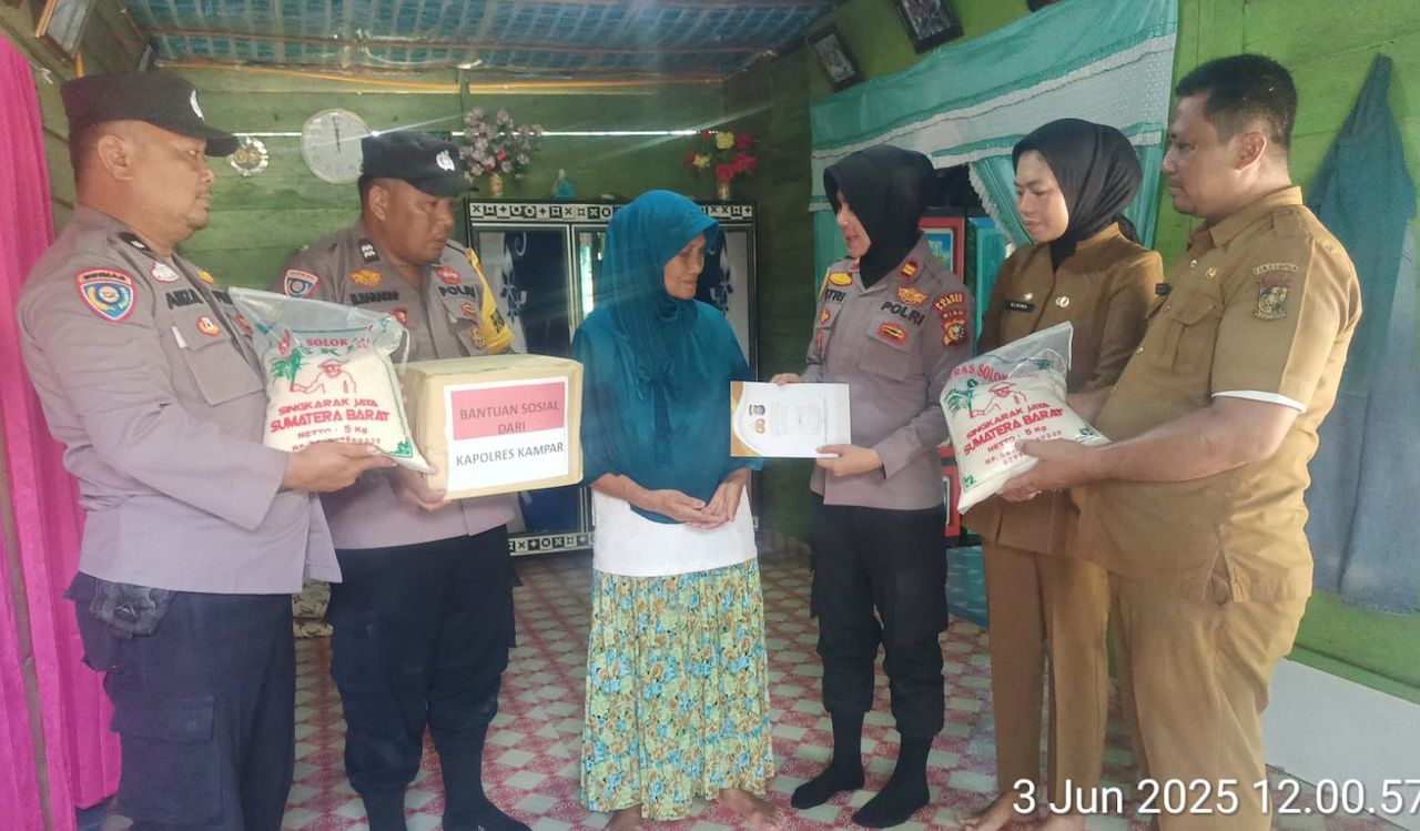Wujud Kepedulian kepada Masyarakat, Kapolres Kampar Salurkan Bantuan Sembako