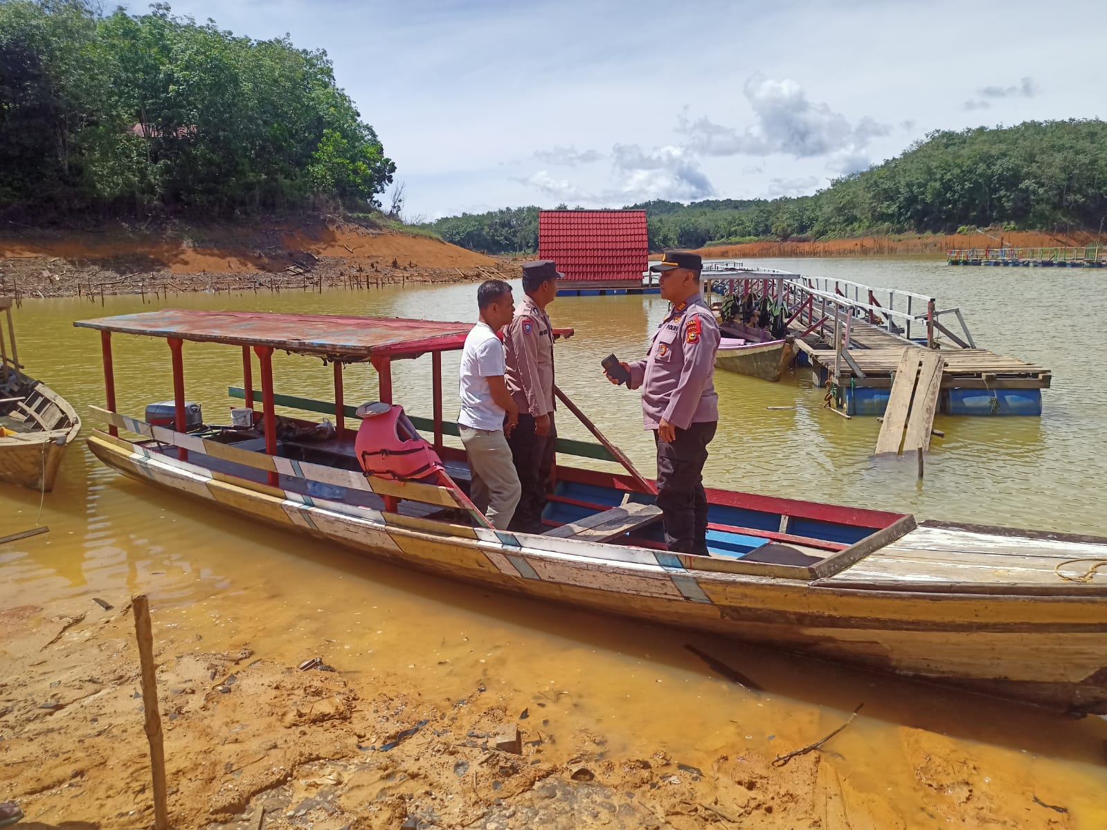 Datangi Warga, Kapolsek XIII Koto Kampar Sampaikan Pesan Penting Jelang Pilkada
