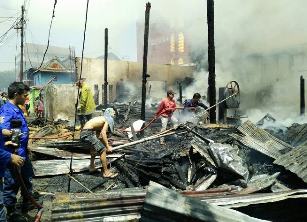 Sedang Salat Zuhur di Lantai 3, Rumah Warga Ini Selamat dari Kebakaran
