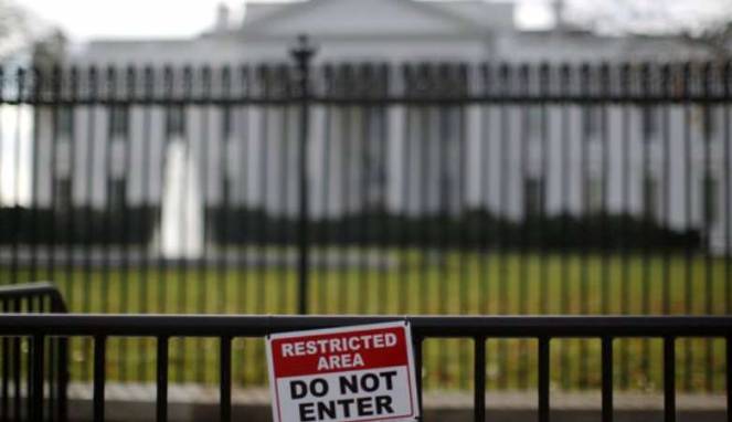 Mengerikan, Pria Tewas Tembak Diri di Depan Gedung Putih