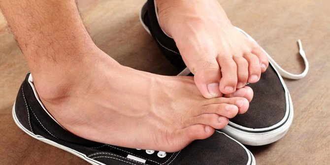 Usir bau kaki busuk dengan bahan sederhana ini