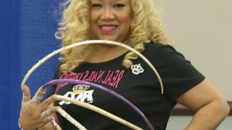 30 Tahun Nenek Ini Panjangkan Kuku Hingga 5,5 Meter, Dijual Rp663 Juta