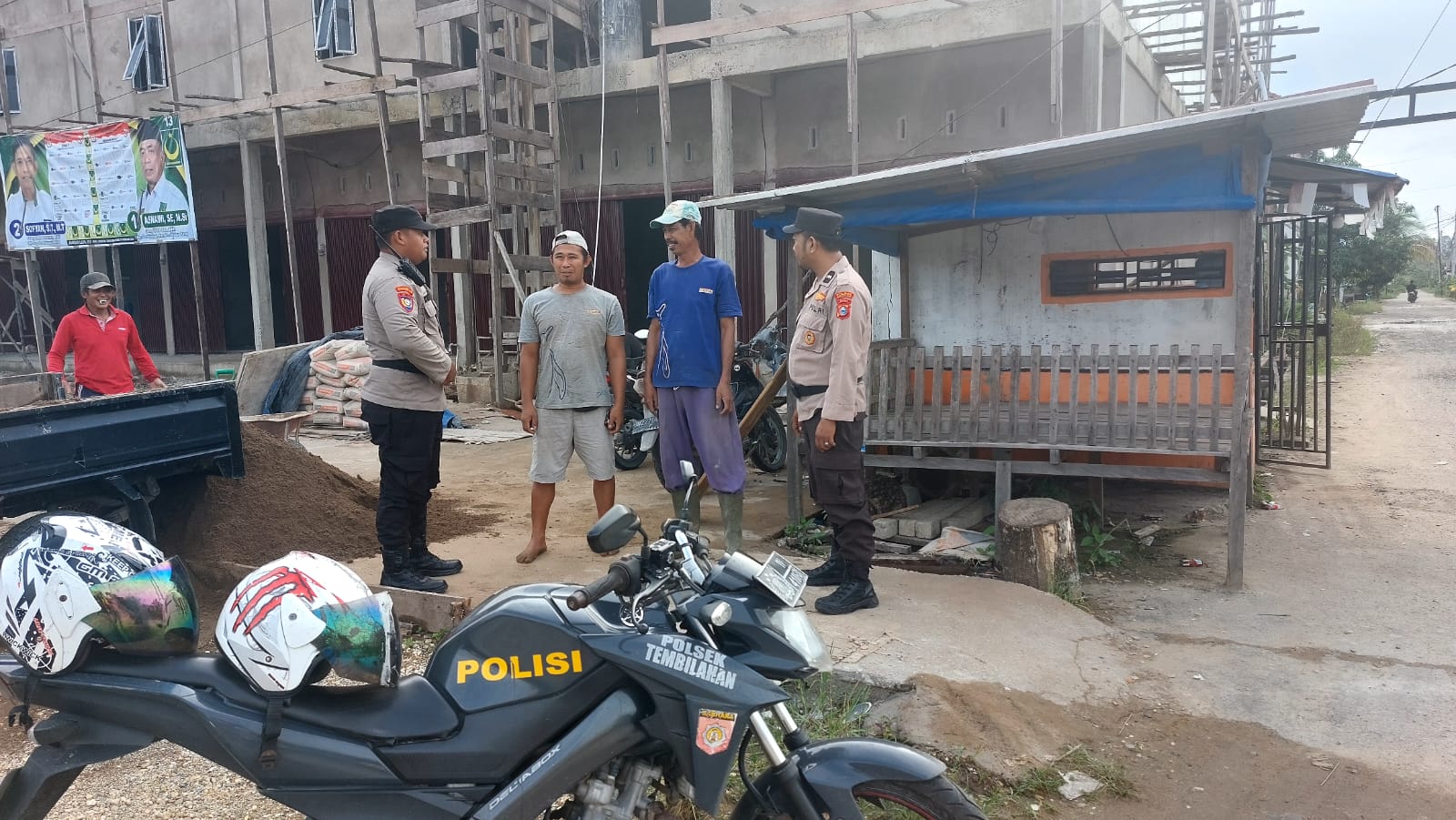 Polsek Tembilahan Sambangi Desa Sungai Beringin, Sosialisasikan Pemilu 2024