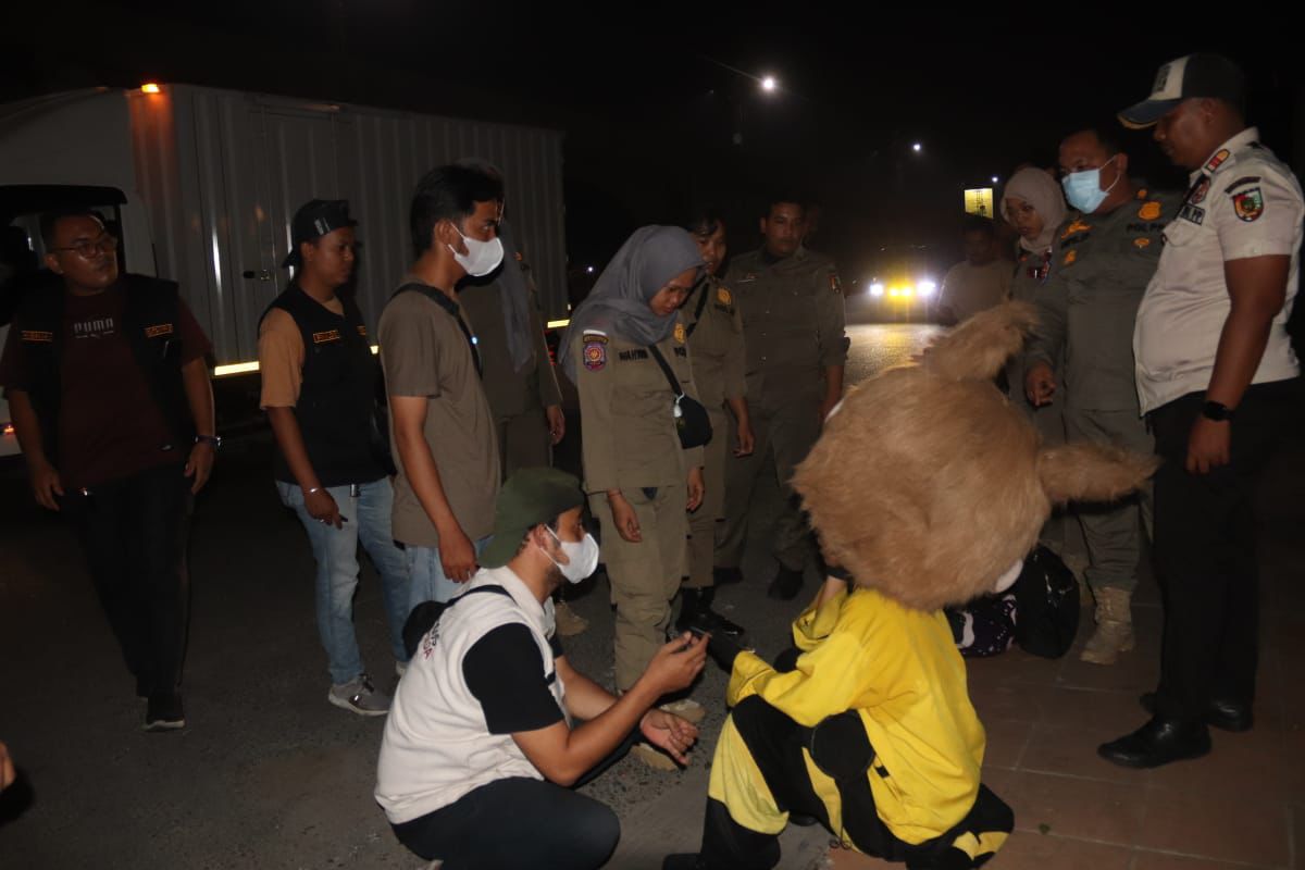 Razia Dini Hari, Satpol PP Pekanbaru Temukan Eksploitasi Anak di Simpang Lampu Merah