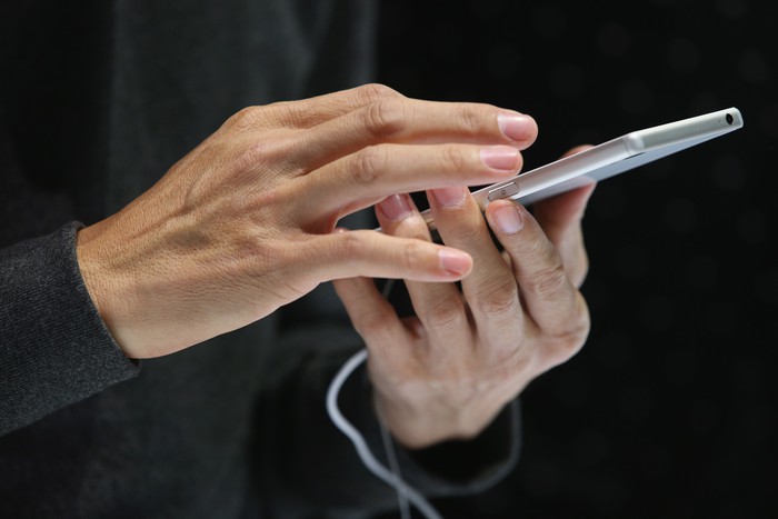 Tips dan Trik, Cara yang Benar Bersihkan Ponsel