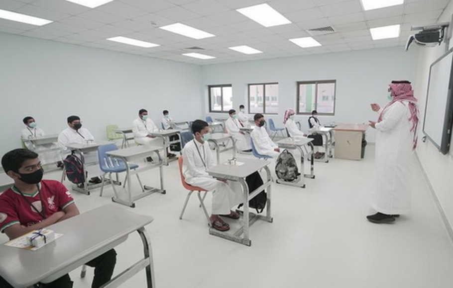 Arab Saudi Ancam Denda atau Penjara untuk Pengguna Ponsel di Sekolah