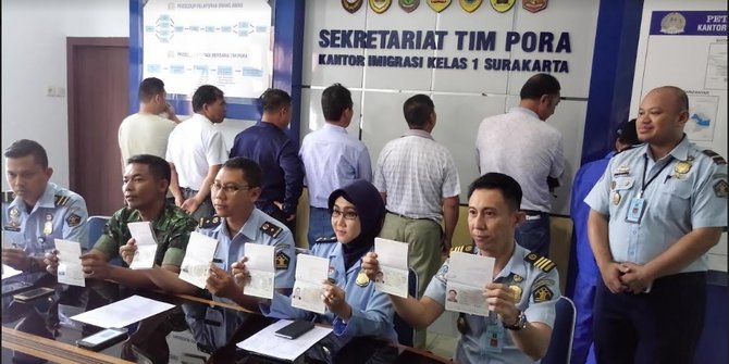 Warga Bulusulur resah, 9 WN China dideportasi suka mandi bugil di sembarang tempat