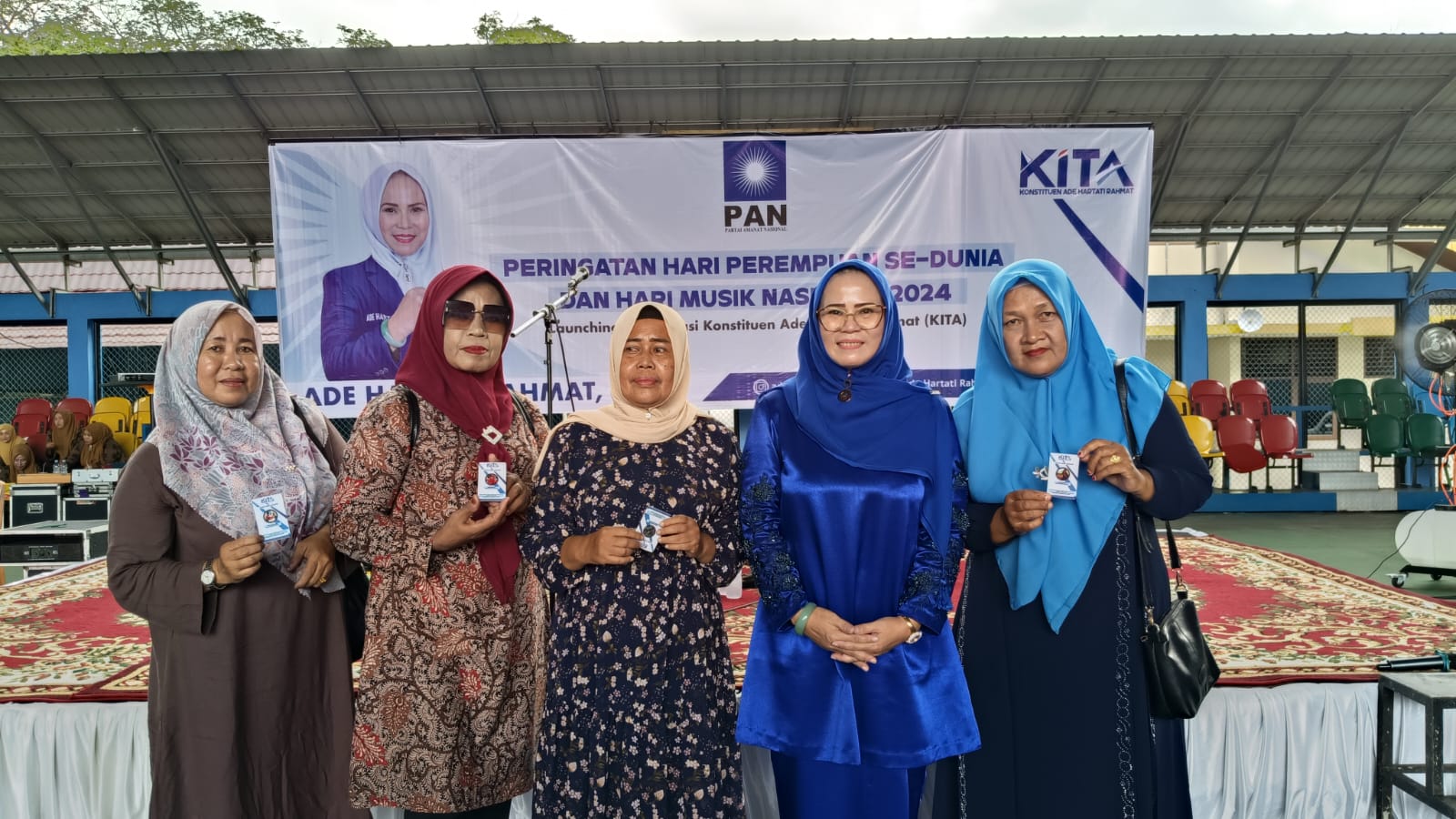 Ade Hartati Rahmat Bersama Seribuan Relawan Luncurkan Kartu Anggota Konstituen 'KITA'