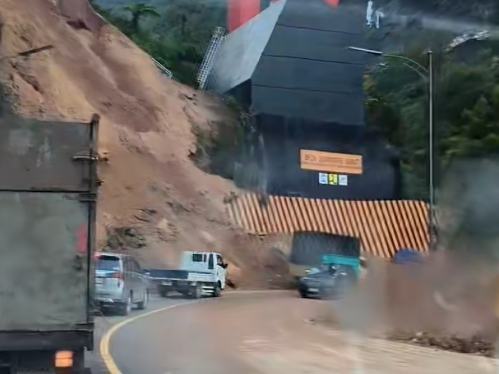 Sempat Tertutup Longsor, Akses Jalan Kelok 9 Riau - Sumbar Kembali Normal