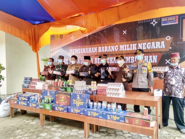 Oknum di Bea Cukai Tembilahan Diduga 'Gelapkan' Rokok Barang Milik Negara