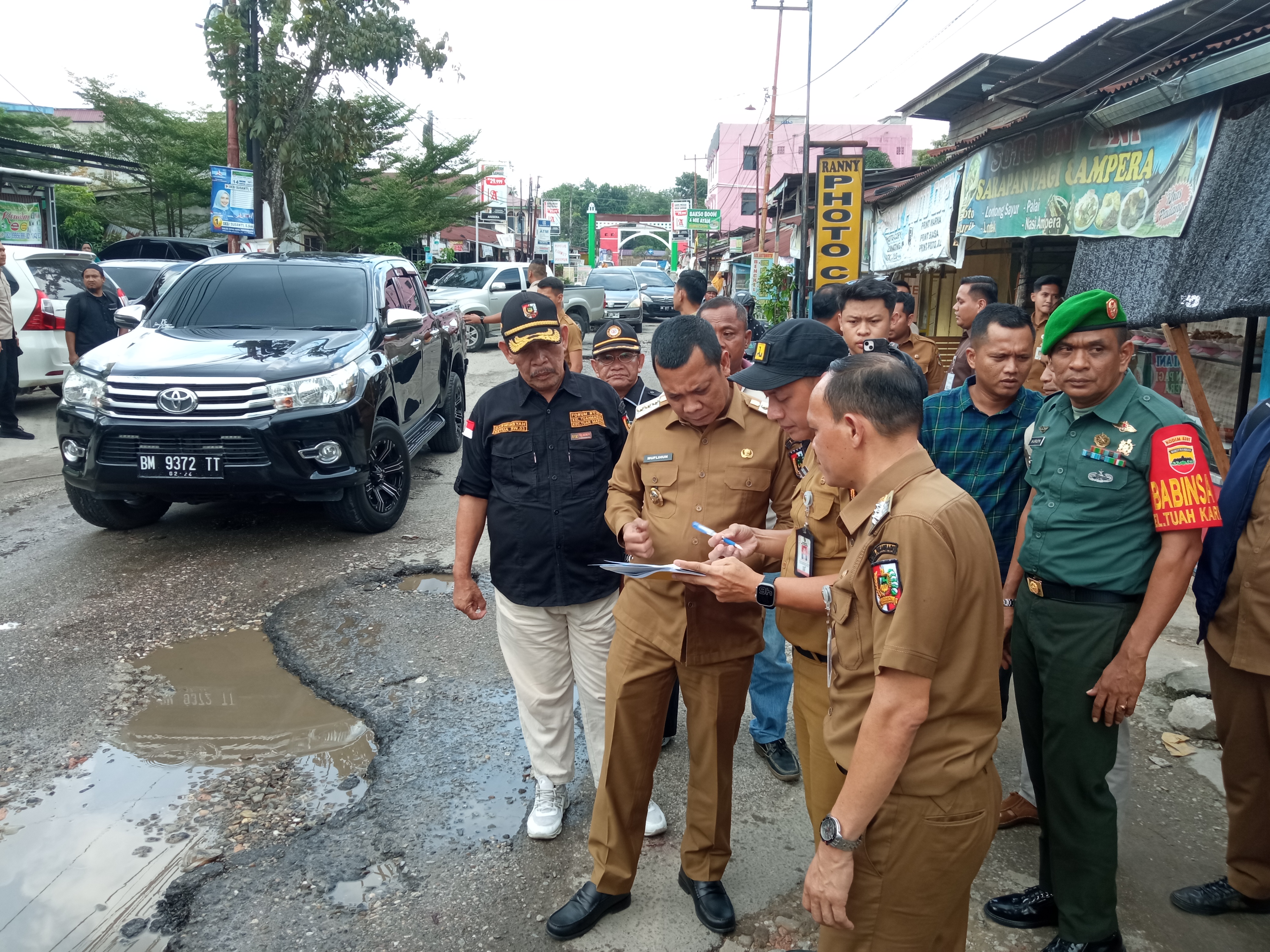 Tinjau Jalan Rusak, Muflihun Pastikan Perbaikan Dilakukan Bertahap