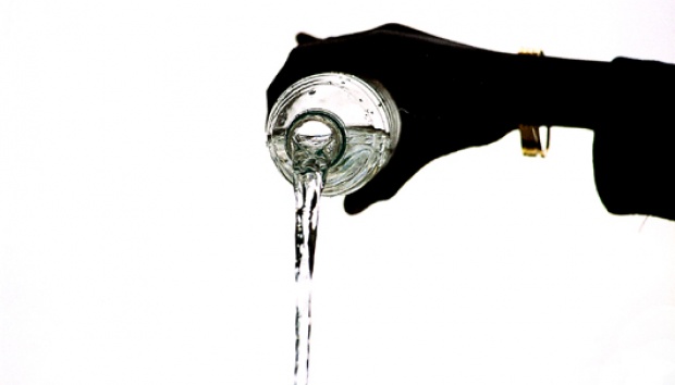 Polisi Ungkap Pemalsuan Produk Air Mineral Bermerek Aqua