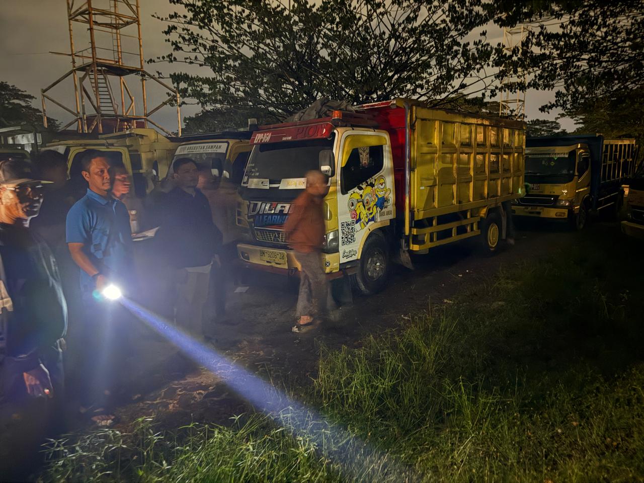 Wako Pekanbaru Minta Operator Angkut Sampah Sampai Bersih