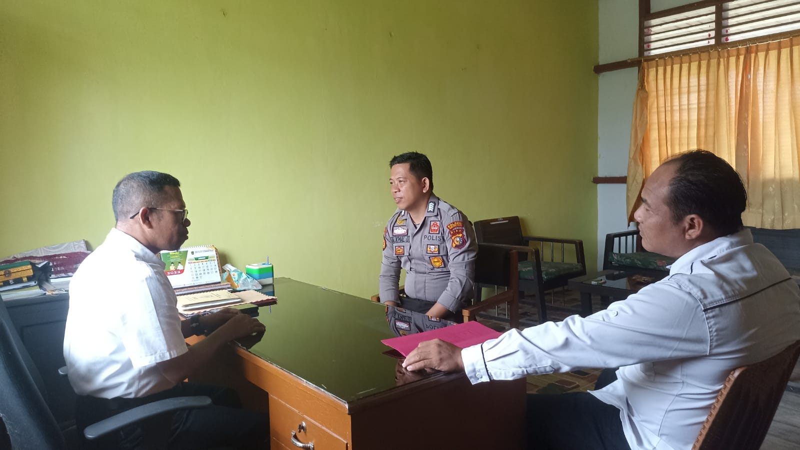 Polsek Enok Sosialisasikan Pemilu 2024 ke Kantor Camat