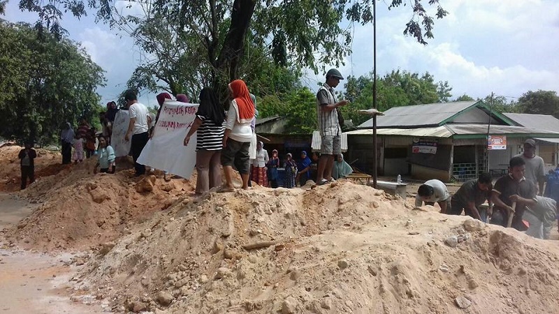 Merasa Dizolimi, Pedagang Pasar Gedang Dumai Unjuk Rasa