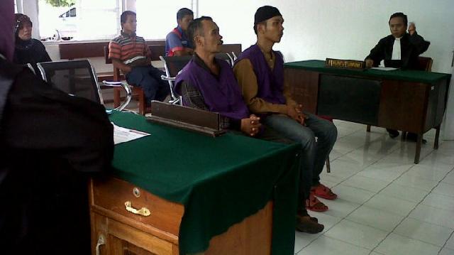 Ayah dan Anak terdakwa kurir sabu 2,7 Kg bacakan nota pembelaan