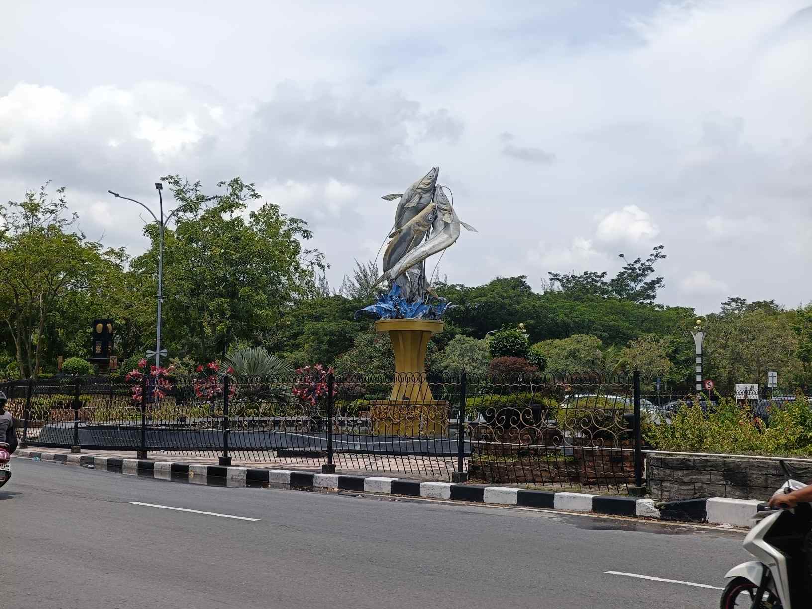 Anggaran Terbatas, Air Mancur Tugu Selais Belum Bisa Berfungsi Pasca Nozel Dicuri OTK