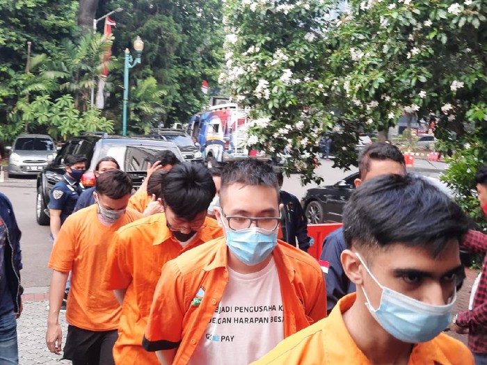 Peserta Pesta Gay Jaksel Ditahan Polisi, Begini Penampakannya