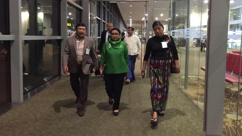 Tengah Malam, Menlu Retno Tiba di Myanmar untuk Bahas Rohingya