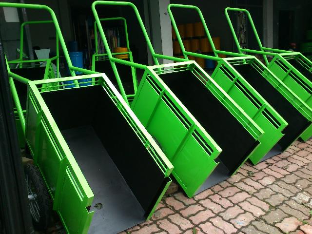 Kampar Terima 15 Unit Gerobak Pengolahan Sampah